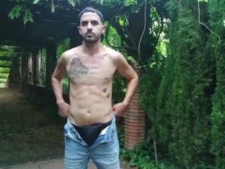 Xisco go to cruising in Barcelona for finally jerk off in the park but with a guy watching him close