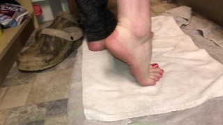 FEMME XDRESSERTOES-Pose Soles After Shower! RED NAIL-POLISH, Long Toes! Size 8 Feet! Wrinkle Arches