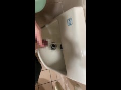 公衆トイレの手洗い場でおしっこして興奮する変態 - Screenshot 4 of 16 - Hentai
