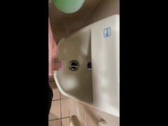 公衆トイレの手洗い場でおしっこして興奮する変態 - Screenshot 9 of 16 - Hentai