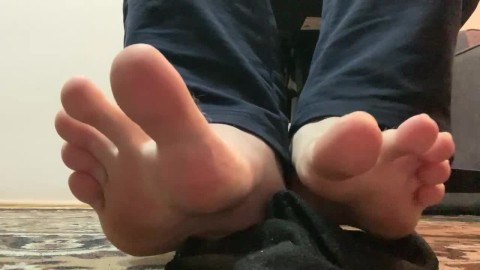 Lick my feet while I watch YouTube