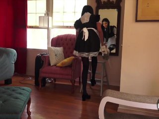 Apex Fetish - Vacuum the Living Room FRENCH Maid