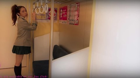 Yaoyorozu Momo werd gehersenspoeld door een hentai schurk in de trein en geeft graag een pijpbeurt e