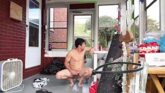 LiveNLove FÜHLT SICH NAUGHTY UND MACHT SEINE KINKY NAKED STUNTS