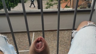 the neighbor caught me masturbating and looks with pleasure !!!