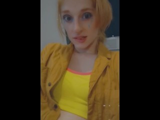 Скучная транс-девушка - это просто другой клип, похожий на тот другой