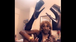 Куш стриптиз.. Играть вчетвером (ЧЕРТ ВОЗЬМИ, ОНА СЕКСУАЛЬНА)