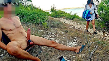 GENTLYPERV พบกับสาวเซ็กซี่บนชายหาด ในช่วงวันชอบแสดงออกที่ทะเล ฉันค้นหาผู้หญิงน่ารัก - Pornhub.com