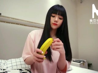 【国产】麻豆传媒作品/MMZ006香蕉话2-Cucumber-000的用法/免费观看         