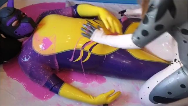 Время траха слизи Резиновые костюмы