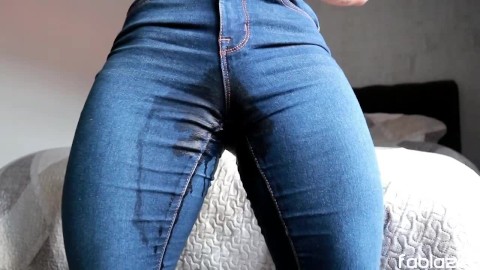 Eu fiz xixi no meu jeans apertado - mijo desespero