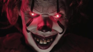 Palhaço tesão Pennywise fode e aperta sua namorada gostosa Diana Daniels - Especial de Halloween