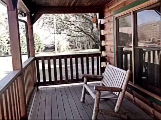 Кабинная лихорадка присоединяется к нам со своим большим черным членом, смотри, как я, блядь, опустошаю его яйца в течение целой недели