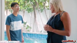 Milf Blonde gros seins aime ma bite - salle Payton