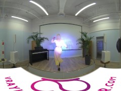 VR 3D 4K - BLONDE SEXY GIRL DANCING SALSA