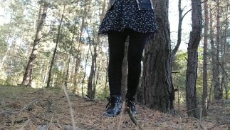 В ЛЕСУ.  ЗОЛОТОЙ ДОЖДЬ ОТ ВОЛОСАТОЙ КИСКИ