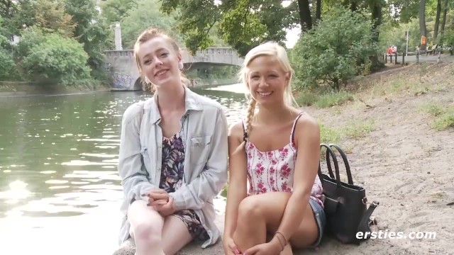 Gebürtige Berlinerin fickt mit ihrer Freundin aus HH