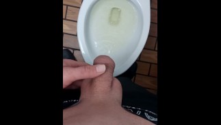 Еще больше мочеиспускания в унитаз