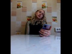Девушка читает гарри поттера сидя на вебраторе - Screenshot 11 of 16 - Adult Toys