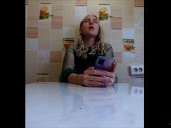 Девушка читает гарри поттера сидя на вебраторе - Screenshot 15 of 16 - Meri Mouse