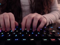 • Keyboard tapping • - Screenshot 15 of 16 - Gamer Girl