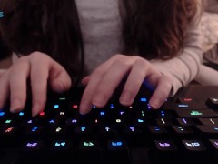 • Keyboard tapping • - Screenshot 6 of 16 - Gamer Girl