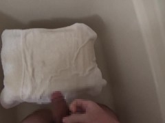 タオルに放尿 - Screenshot 11 of 16 - Pissing