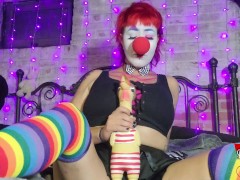 Slutty clown loves chokin the chicken