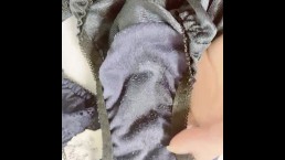 パンツの上からオナニー、いっぱい濡れちゃった。最後にパンツの汚れを見て