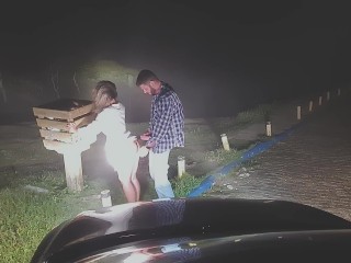 A dama de branco da encruzilhada levouuma madeiradaque até caiu !