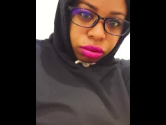 Video Ebony latina in black hoodie and pink lips waits for your hot sperm in her little mouth