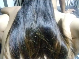 热亚洲女孩口交她喜欢玩我的鸡巴直到我射精