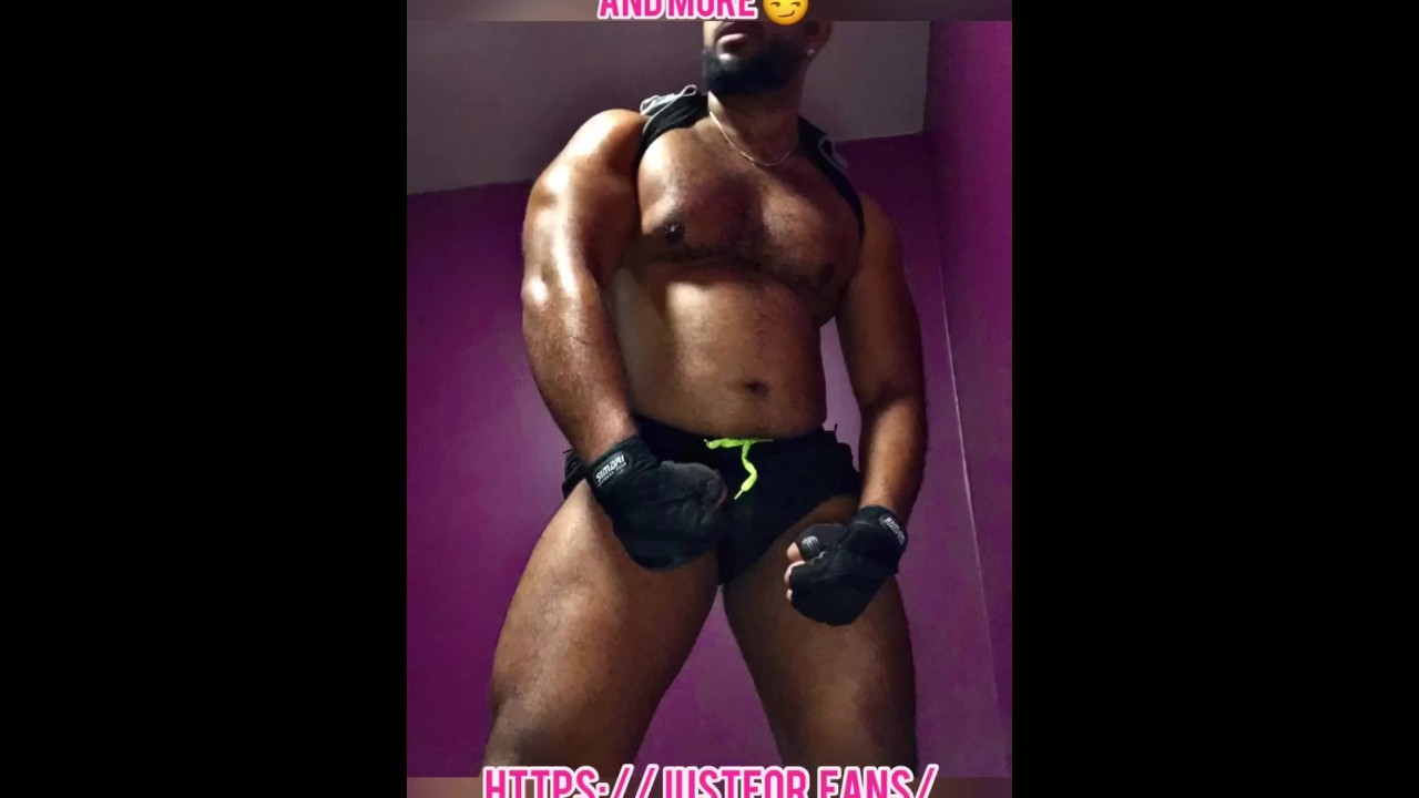 Sweaty Horny Himbo Bouncing and Flexing at the Gym - Pornhub.com