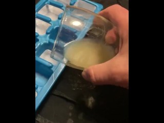 Приготовление кубиков спермы для вечеринки на Хэллоуин на выходных