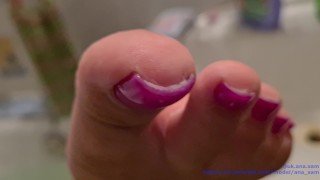 Ninfomaníaca dos dedos dos pés sexy de close-up Goddess pés (FOOT WORSHIP) pedicure rosa