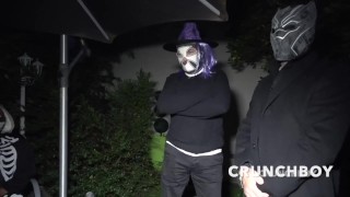 BAISÉ BAREBACK POUR la cérémonie d’halloween avec soumission extrême en public pour dimitri