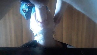 Laura Nylon mit Kapuze, Klebeband und verbundenen Augen in einer großartigen Deepthroat-Action und o