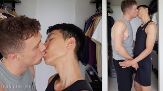 澳大利亚跨种族夫妇做充满激情的爱亲吻和磨蹭