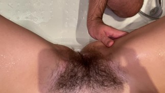 Licked her dirty hairy pussy in the bathroom close-up, cum from kuni
