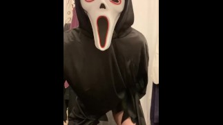 Хэллоуинское издание: призрачное лицо. Мастурбирует грязными разговорами и жестко кончает