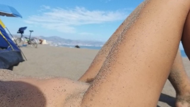 Unusual PEE at NUDIST BEACH N2 