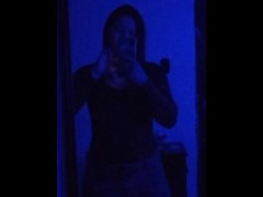 Si adivinas el color de blusa te ganas una video llamada