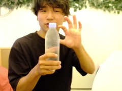 水と精液を混ぜて飲んでみた。 - Screenshot 2 of 16 - Kink
