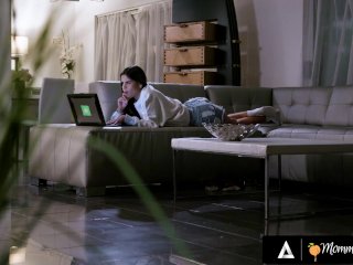 MOMMYSGIRL She Makes Her Stepdaughter Squirt Like A Fountain To Swap-Swallow Everything