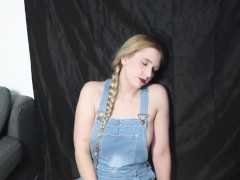 Pee desperation in denim no panties or bra - Screenshot 1 of 16 - Pee Desperation