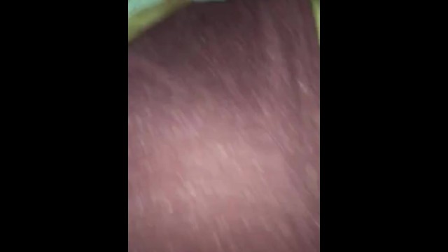 Малышку трахает ее мокрую киску раком папочка