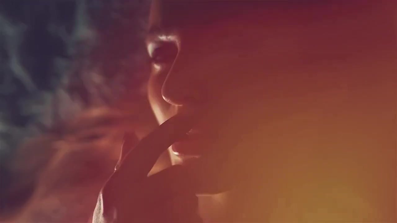 Киінетін бөлмеде мастурбация жасап жатқан балеринаның эротикалық видеосы