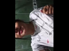 yuli cantando en la ducha