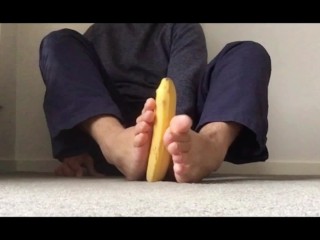 ¿tienes un Plátano 🍌 Grande? - Banana Footjob - Manlyfoot - Irás Plátanos Para Este Video 🐵