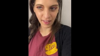 Coquine dans la salle de bain de l’avion